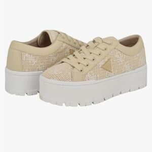 Women’s Guess Tesie platform sneakers Sz 8 m